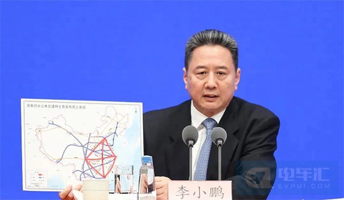 交通运输部部长李小鹏：目前公交系统推广新能源汽车41万多辆