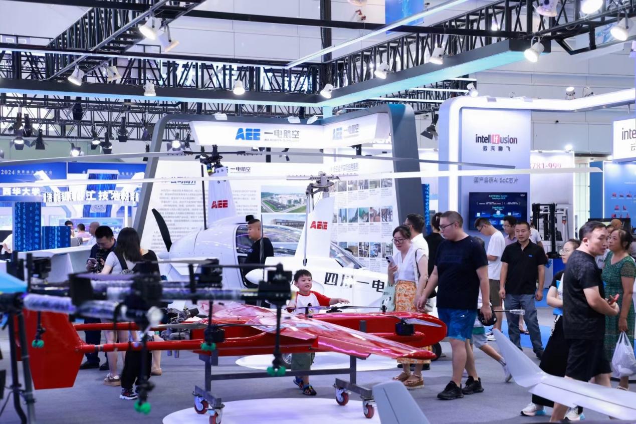 低空经济全景亮相，载人航空器与安防利器抢镜动力电池展——2025动力电池应用生态展将于11月在宜宾举行