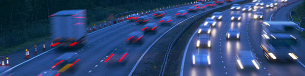 Trimble合作推出减速提醒服务，在前方车速降低时主动通知后车减速